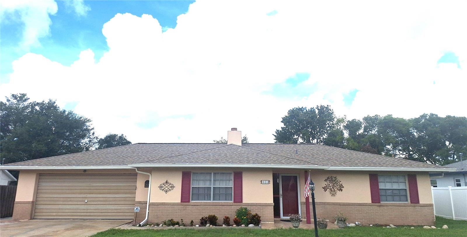 834 Sweetbrier Dr — photo