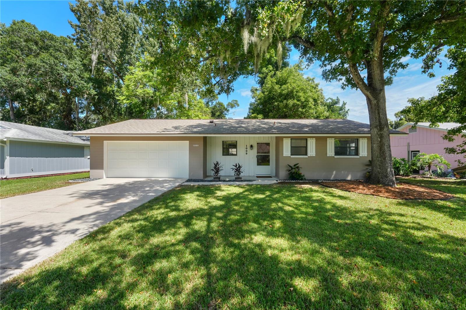 1009 Indian Oaks W — photo