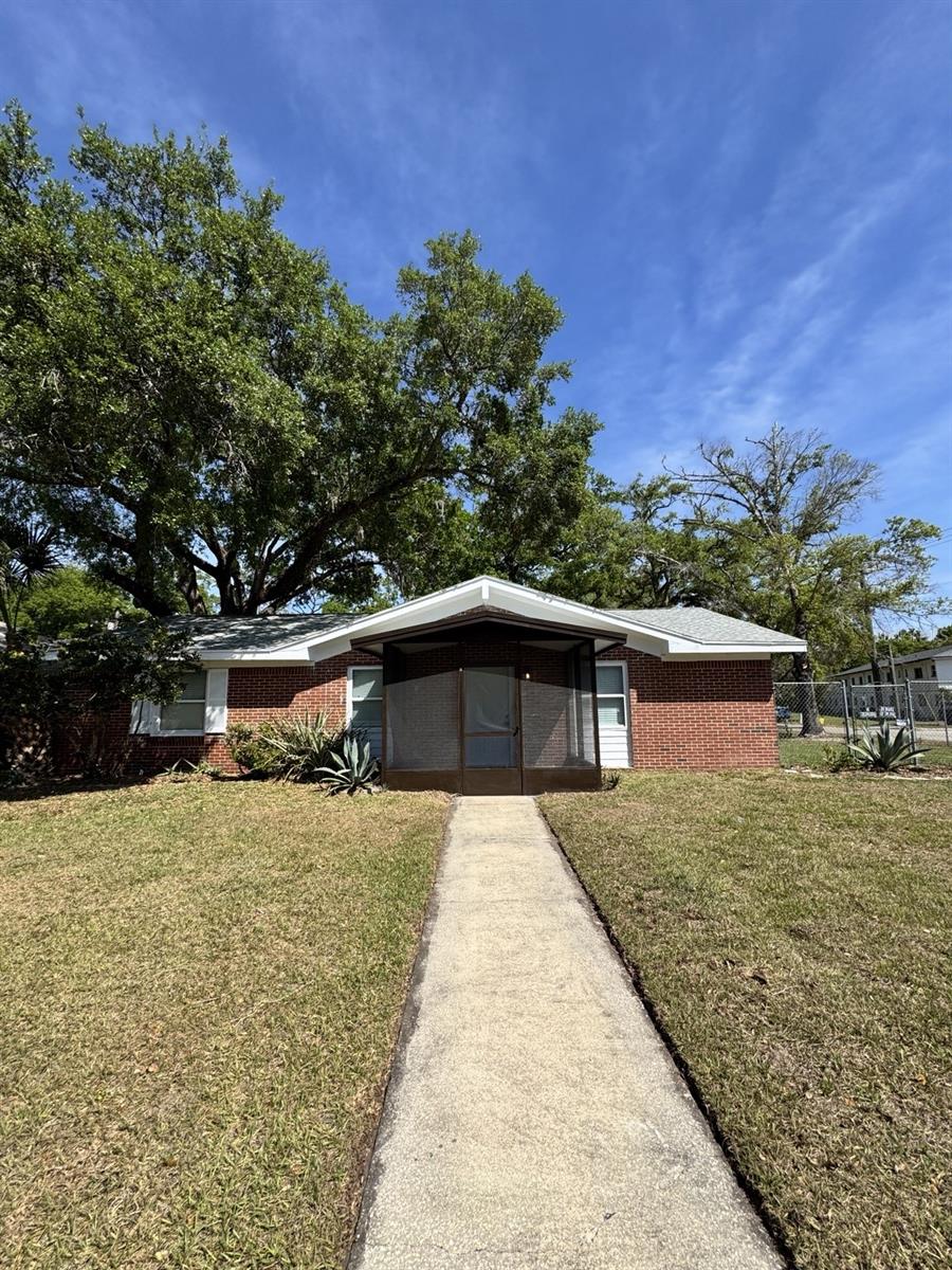 818 E Airport Blvd — photo