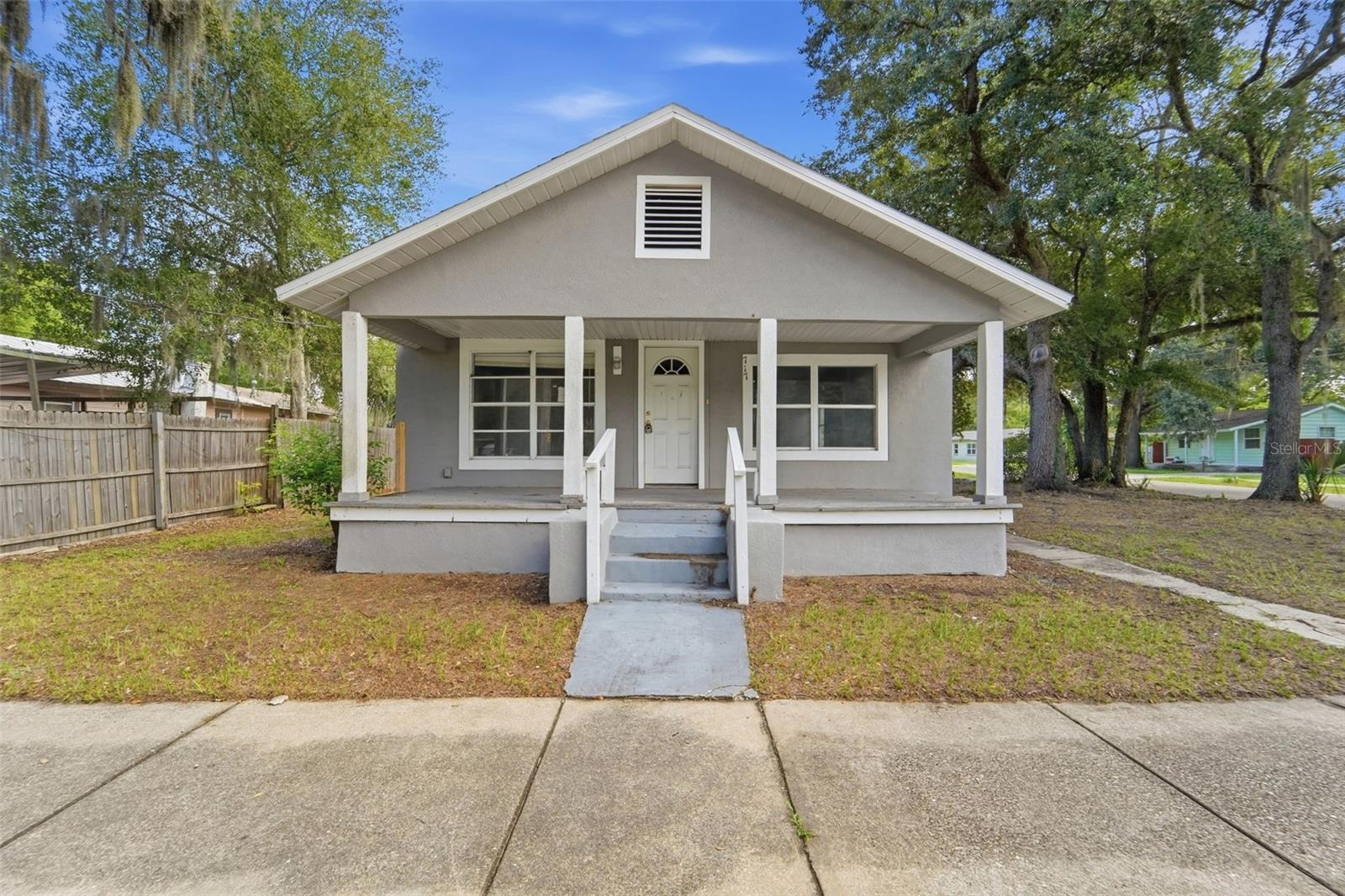 717 S Locust Ave — photo