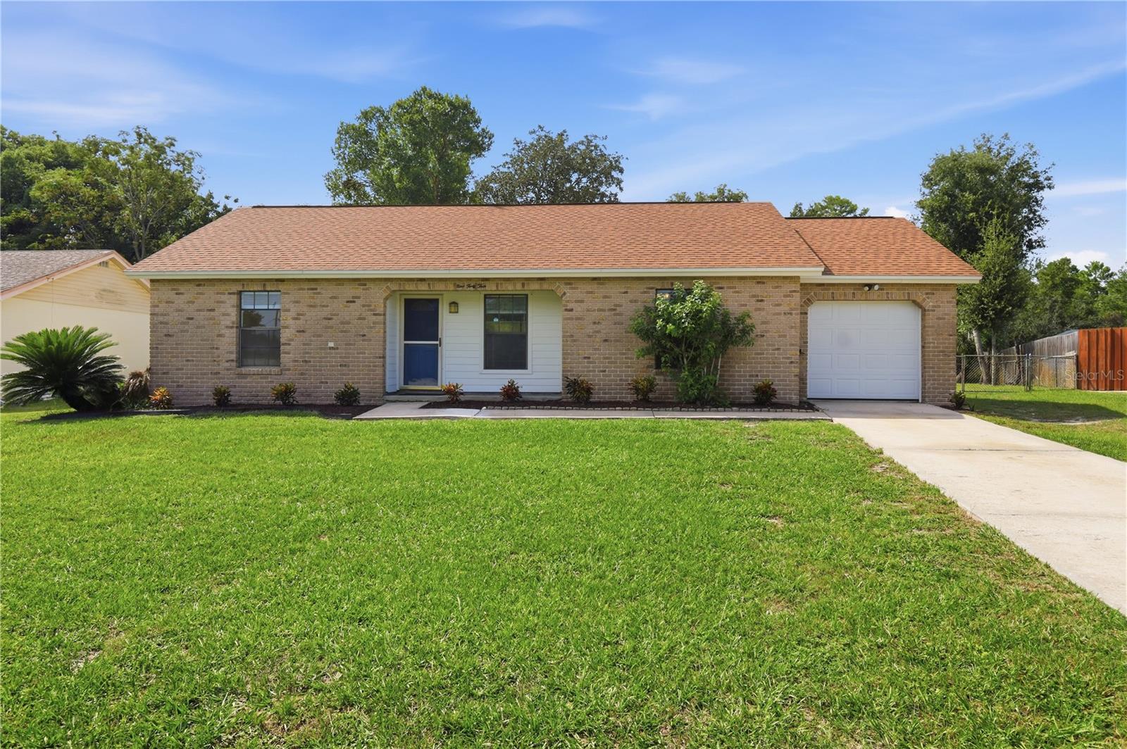 943 Marquette Ct — photo