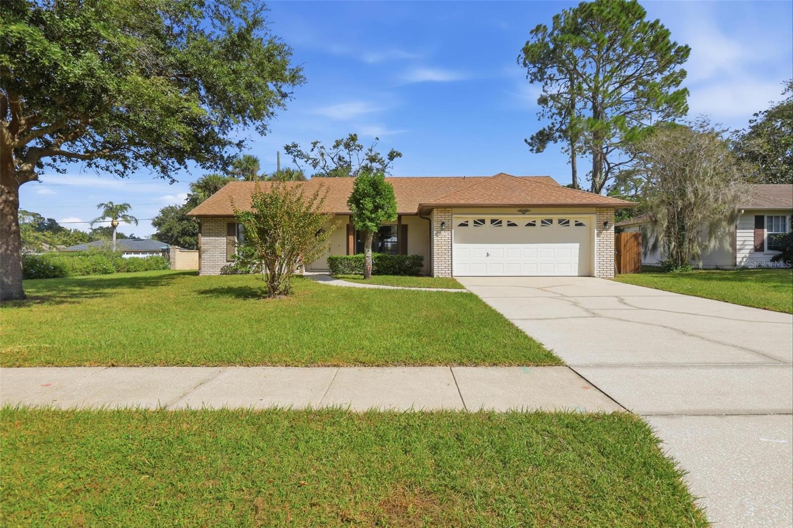 1381 Heather Glen Dr — photo