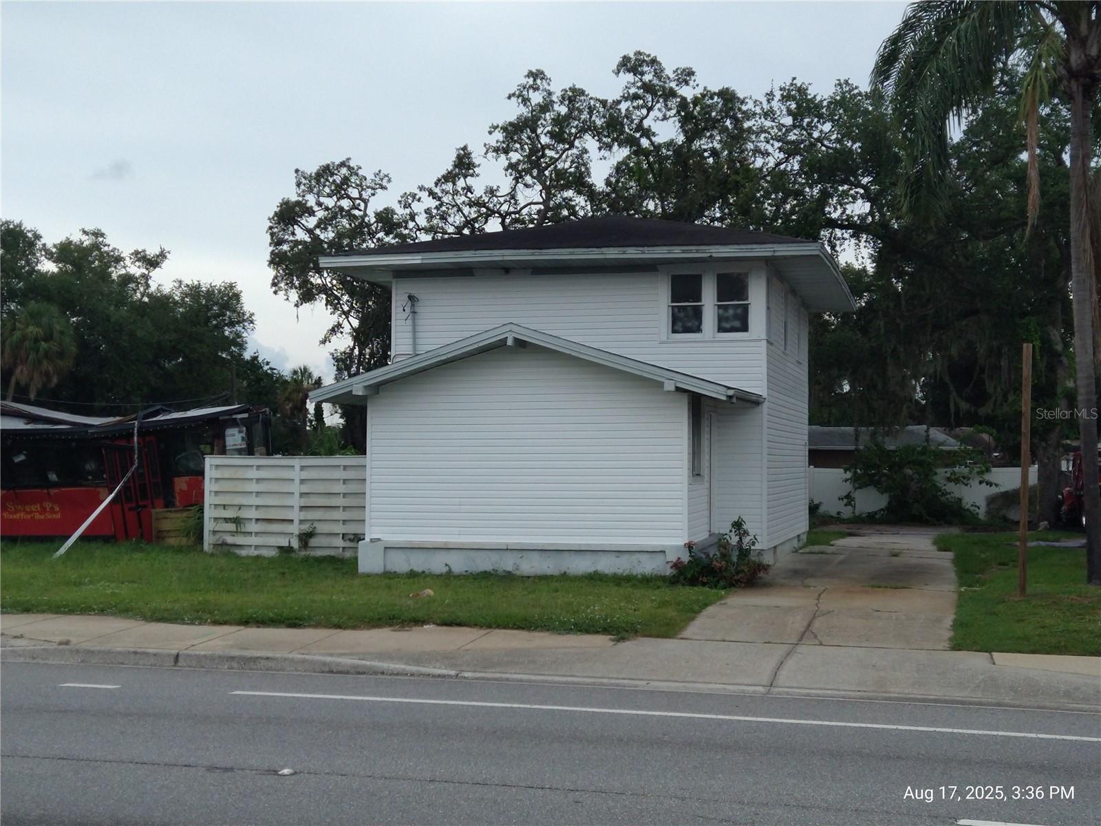 909 and 911 West Hillsborough Ave — photo