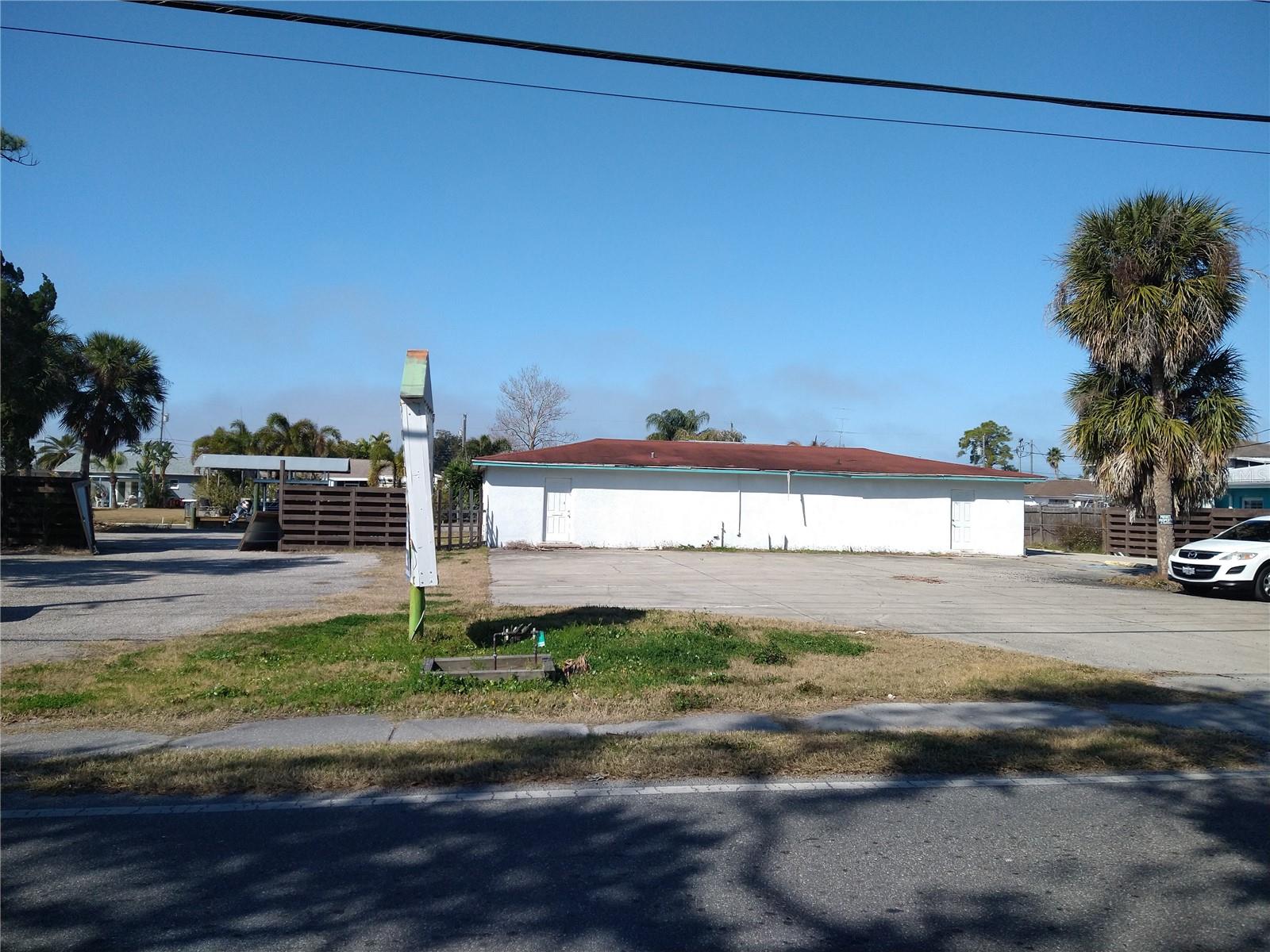13923 Old Dixie Hwy — photo