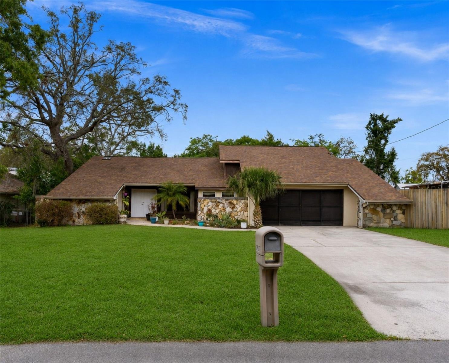 6231 Wayside Ct — photo