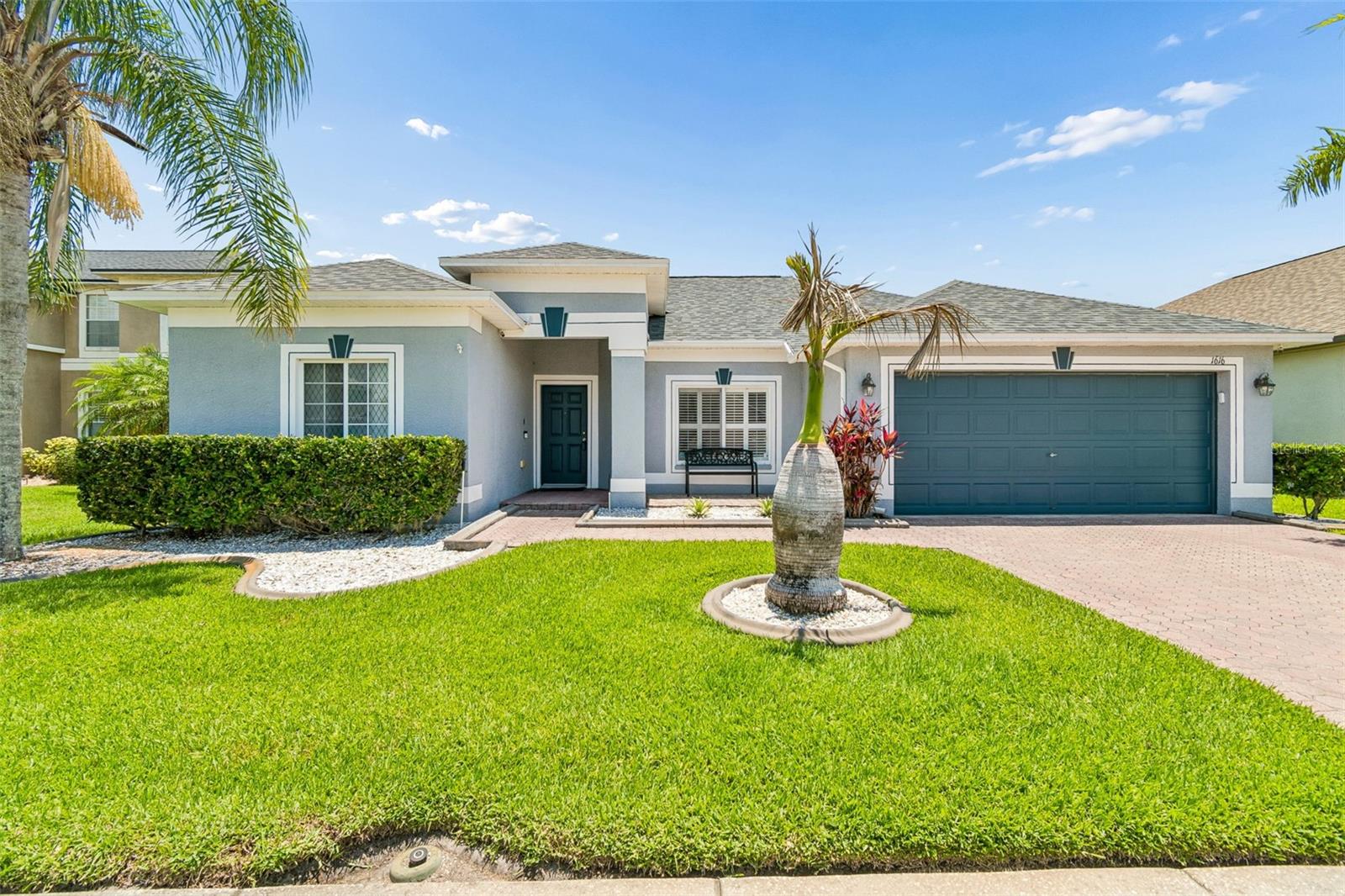 1616 Regal Mist Loop — photo