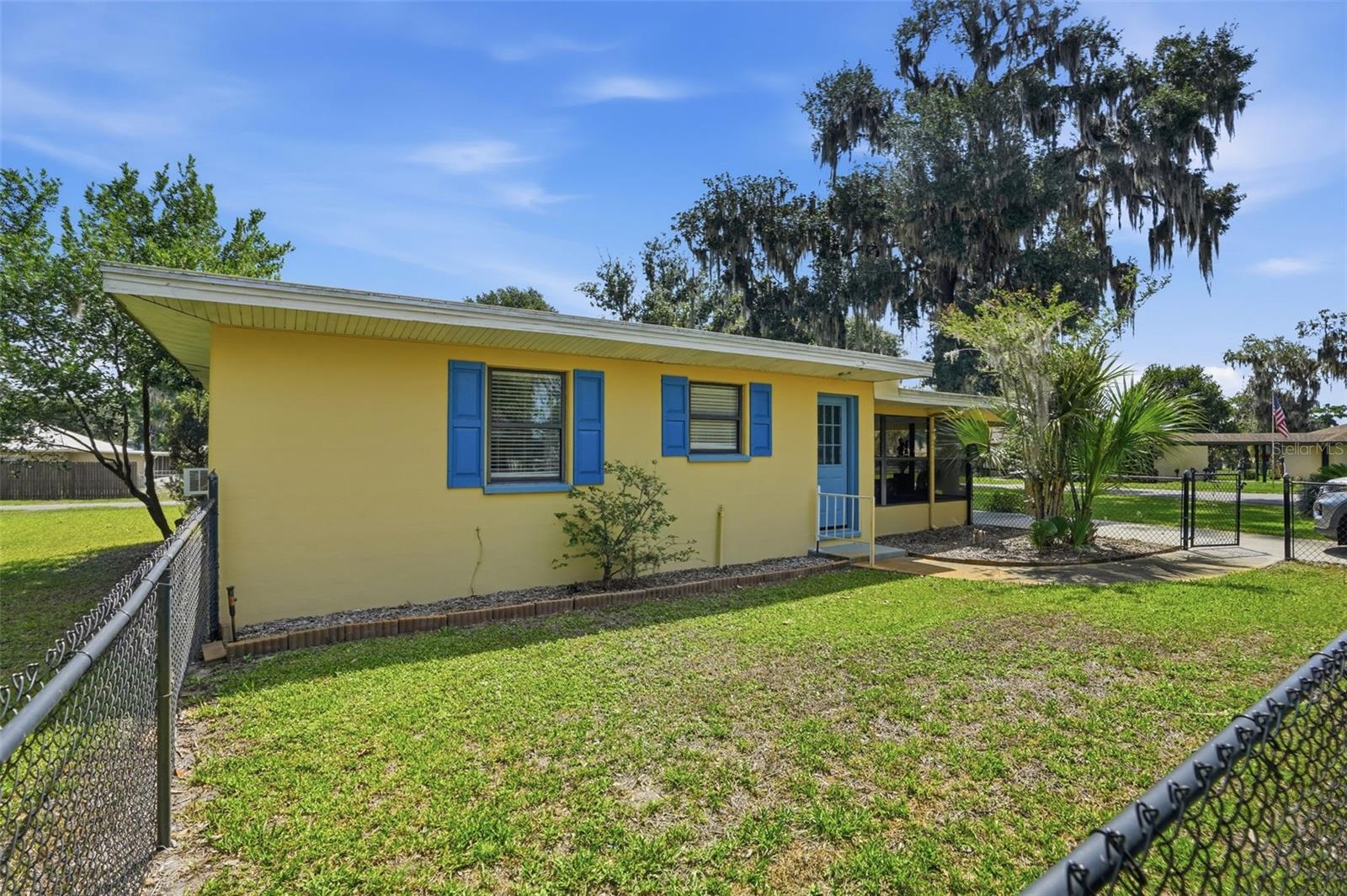 951 CR 453 — photo