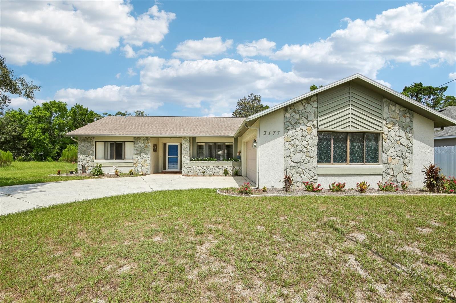 3177 Maxwell Ave — photo