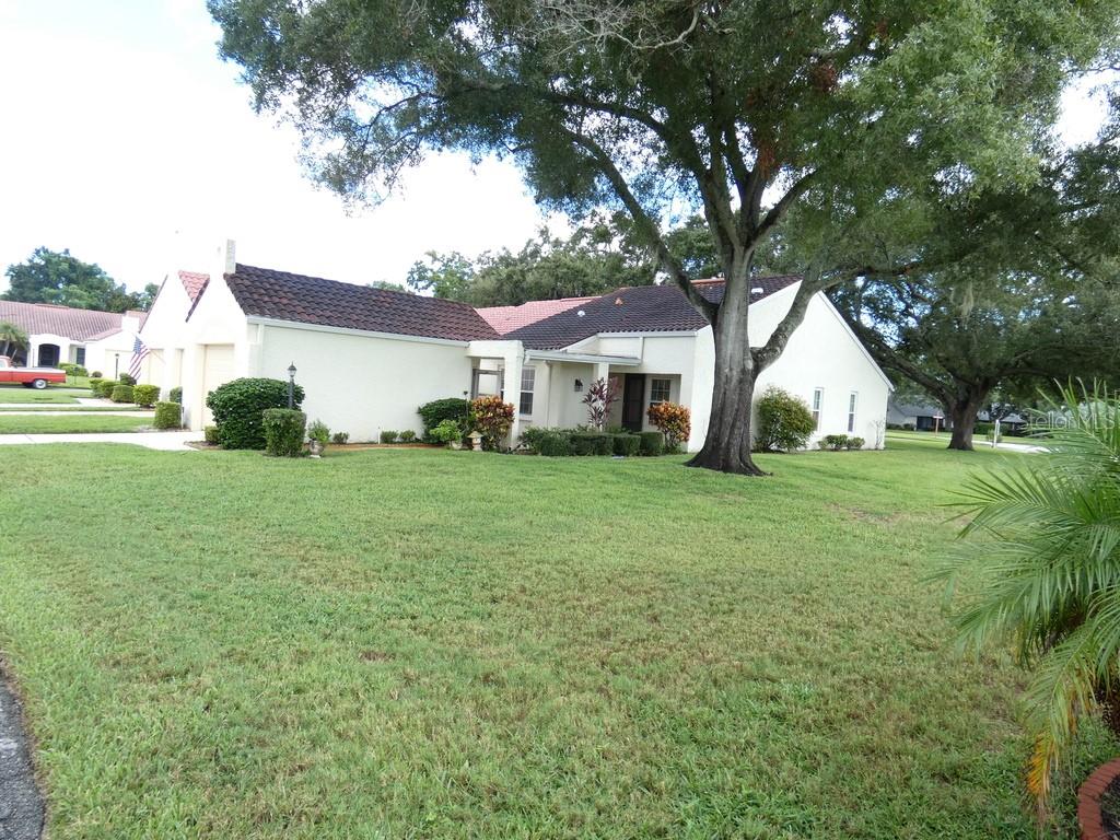 945 Madrid Dr — photo