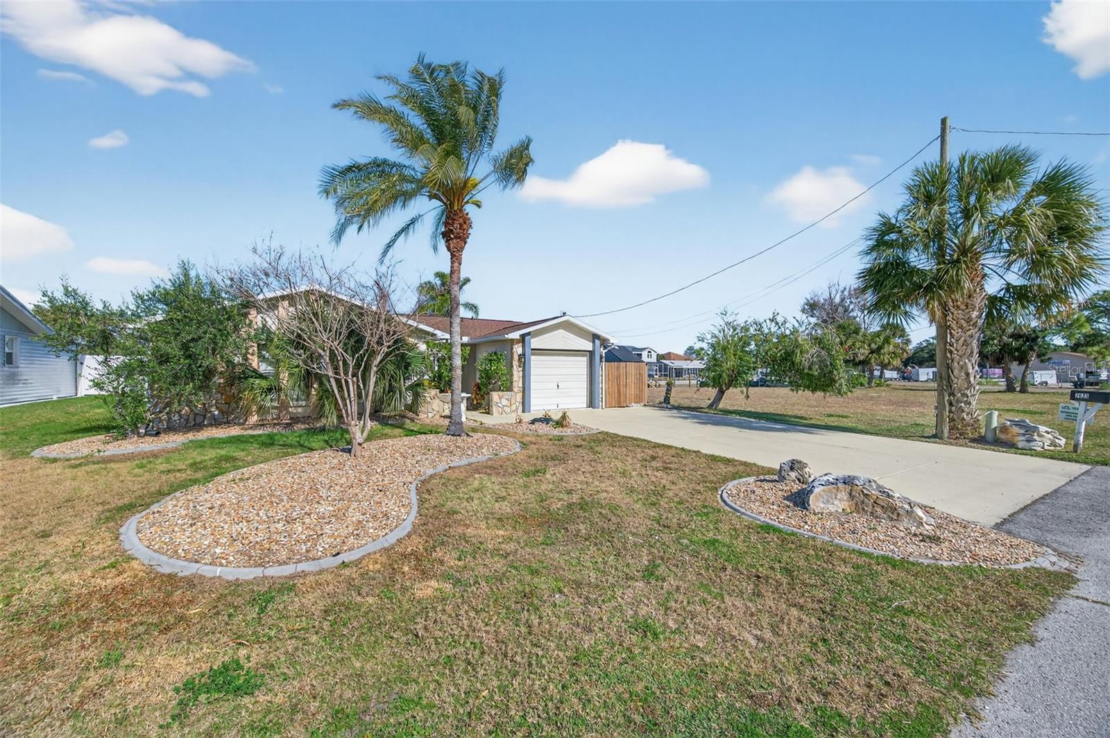 7623 Mako Dr — photo