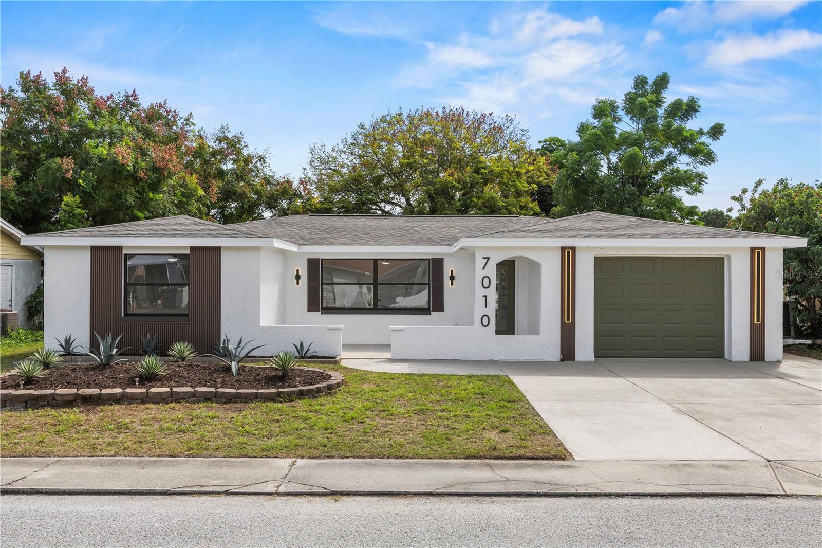 7010 Parrot Dr — photo