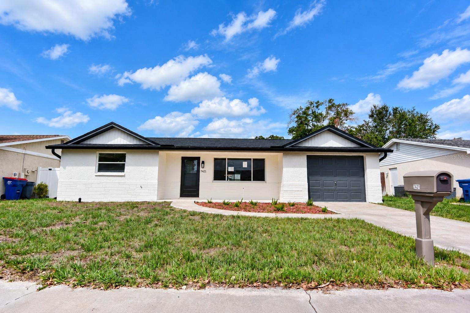 7421 Sandalwood Dr — photo
