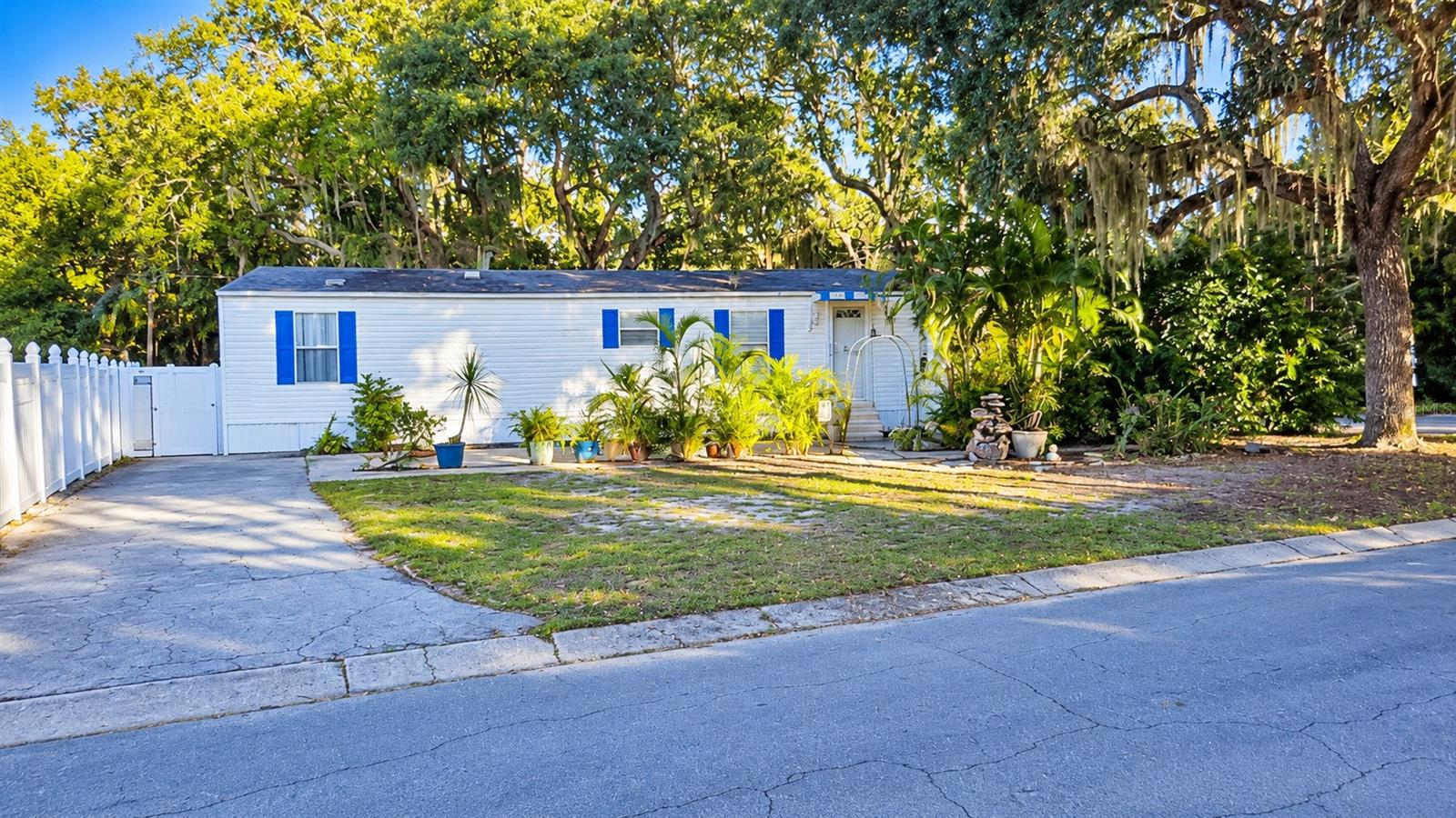 1301 Live Oak Pkwy — photo