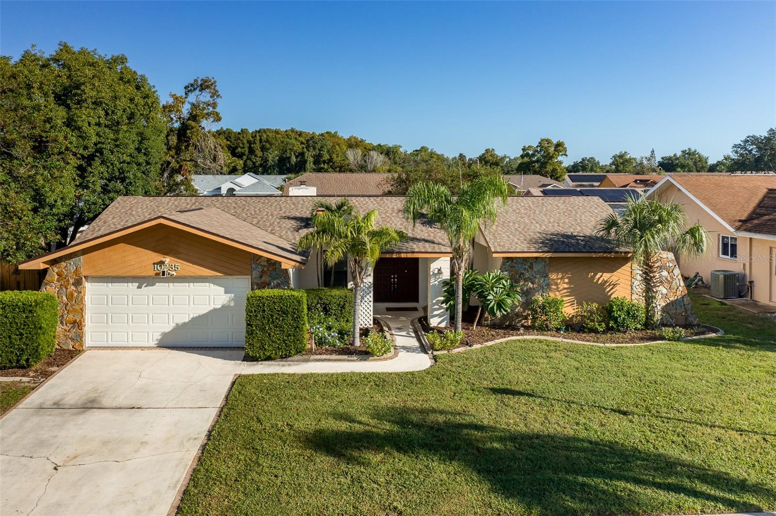 10235 Landmark Dr — photo