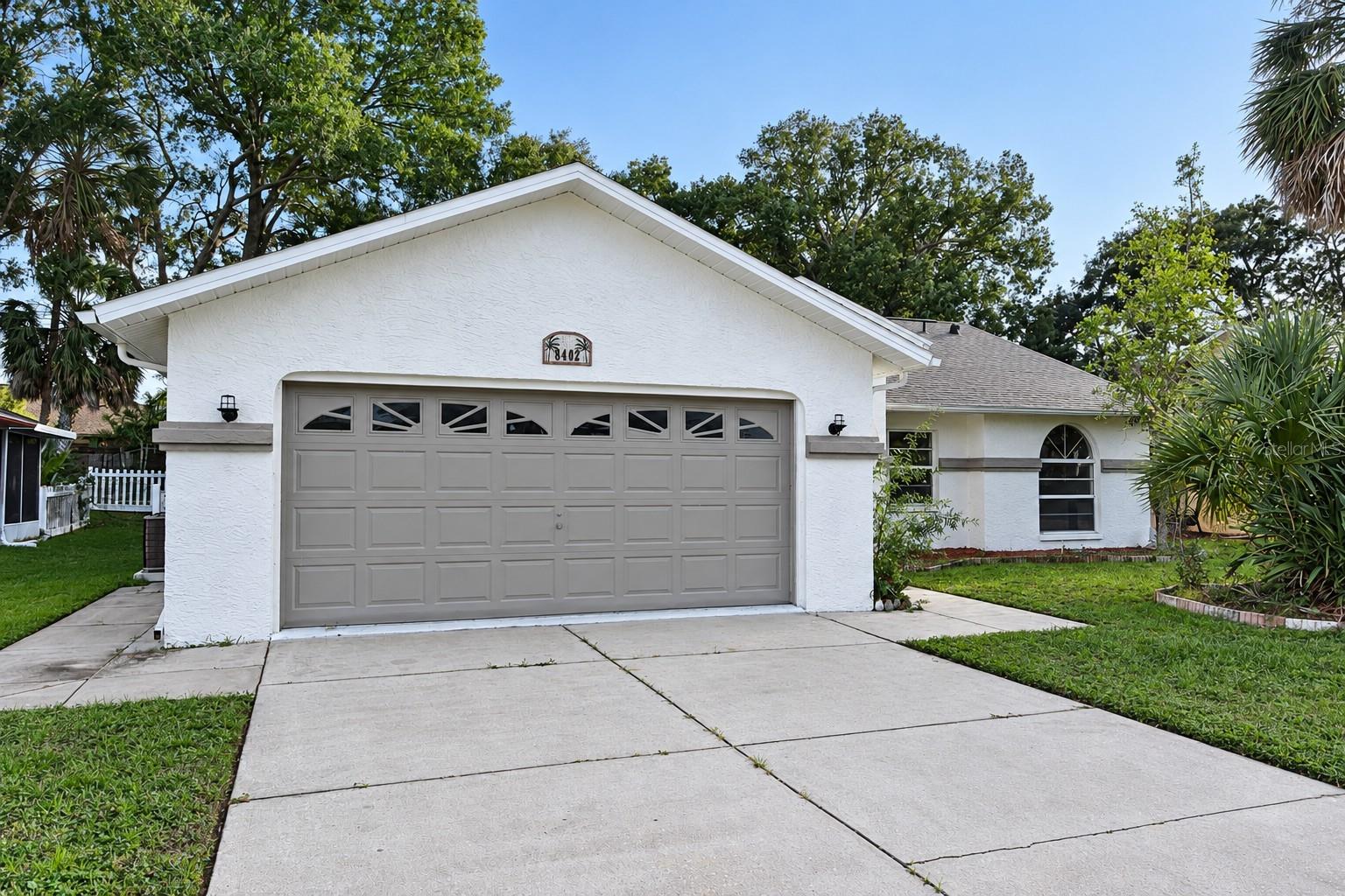 8402 Royal Hart Dr — photo
