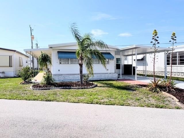 816 Turf — photo
