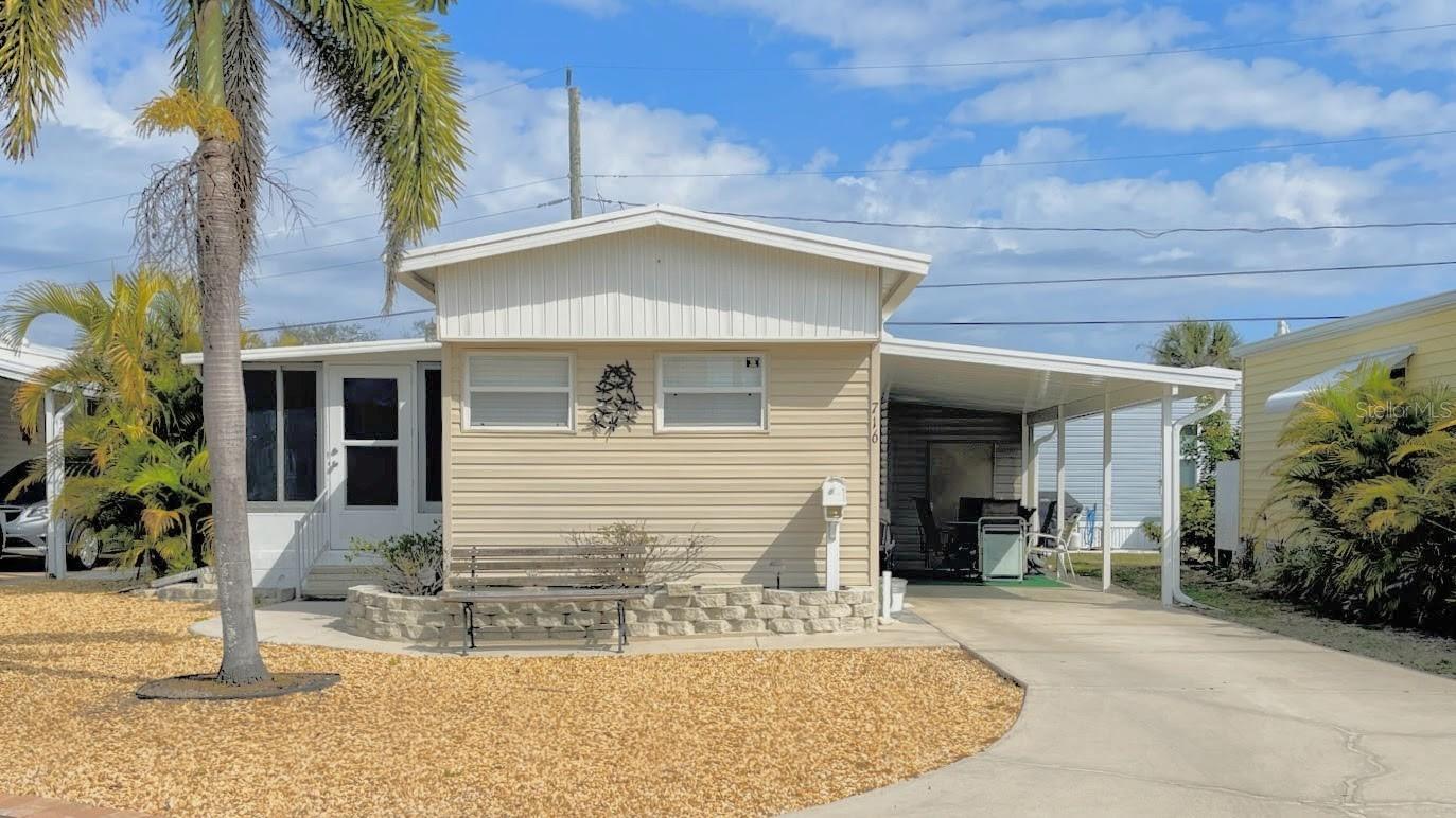 716 Carefree — photo