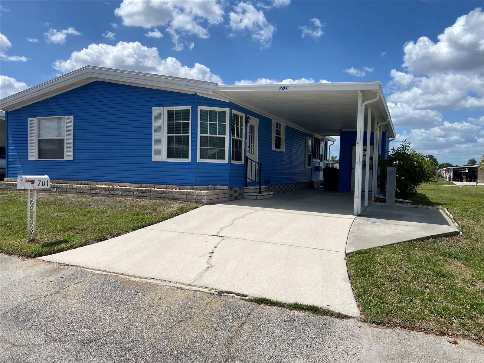 701 Riverview Circle — photo