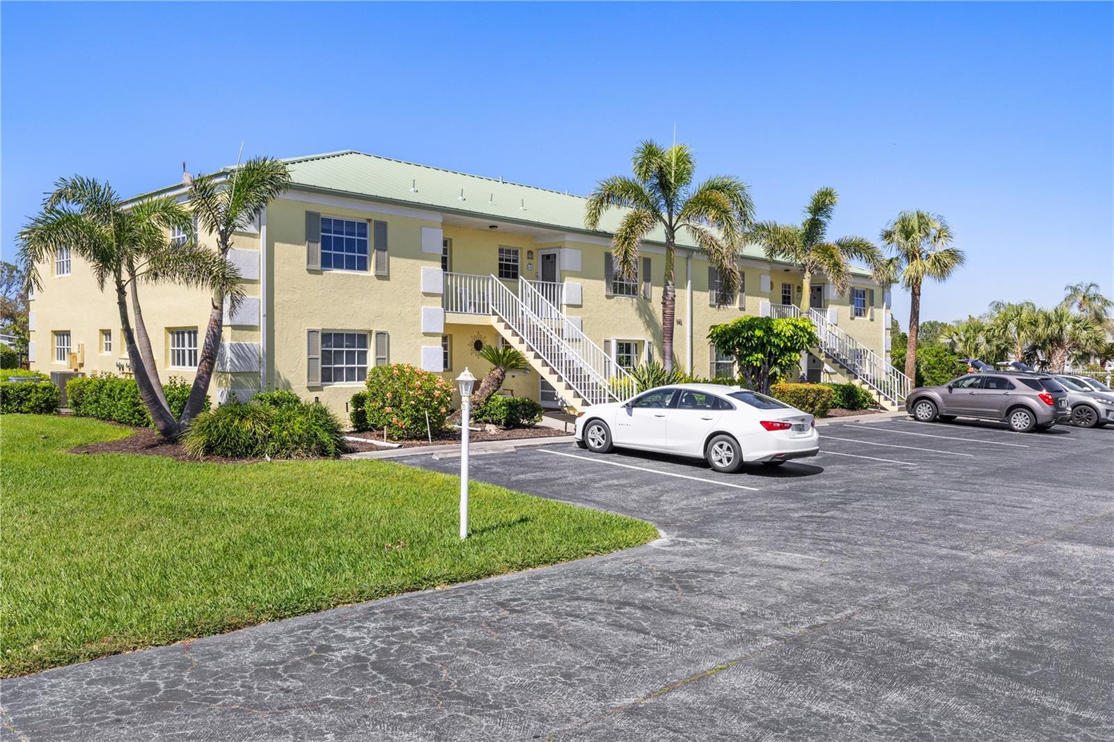 942 Capri Isles Boulevard 105 — photo