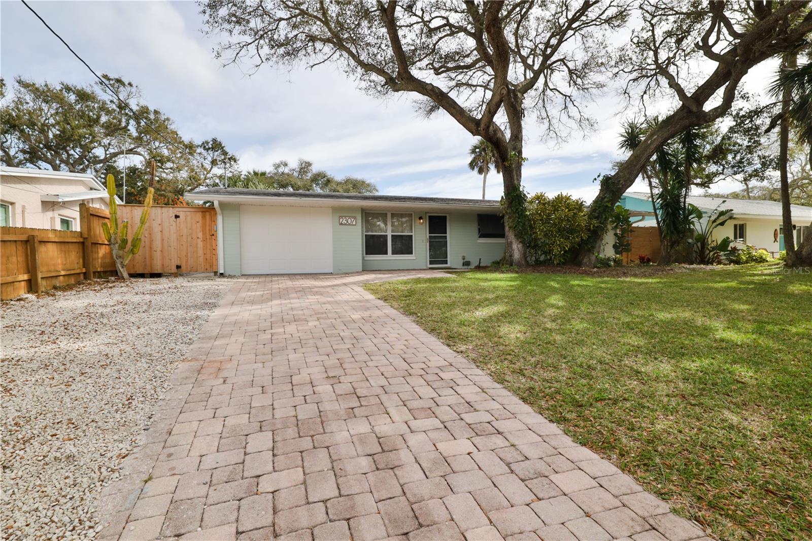 2307 Saxon Drive — photo