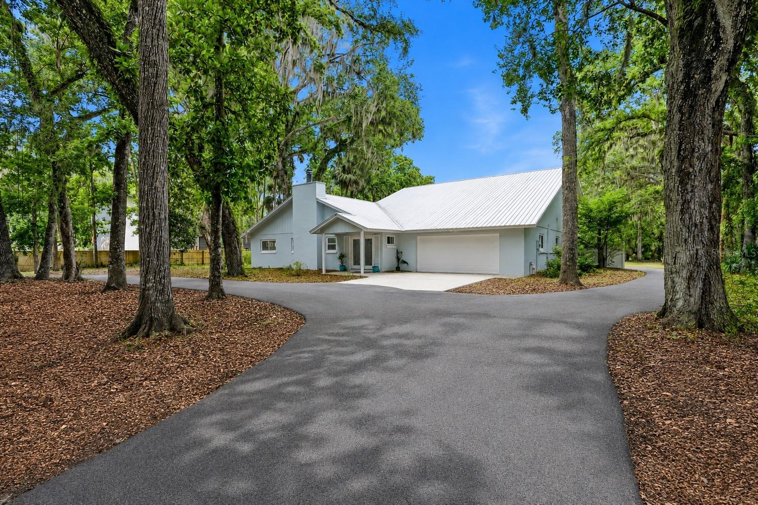 555 Wildwood Drive — photo