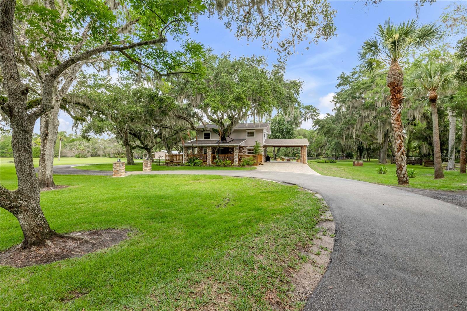 800 Hidden Oaks Lane — photo