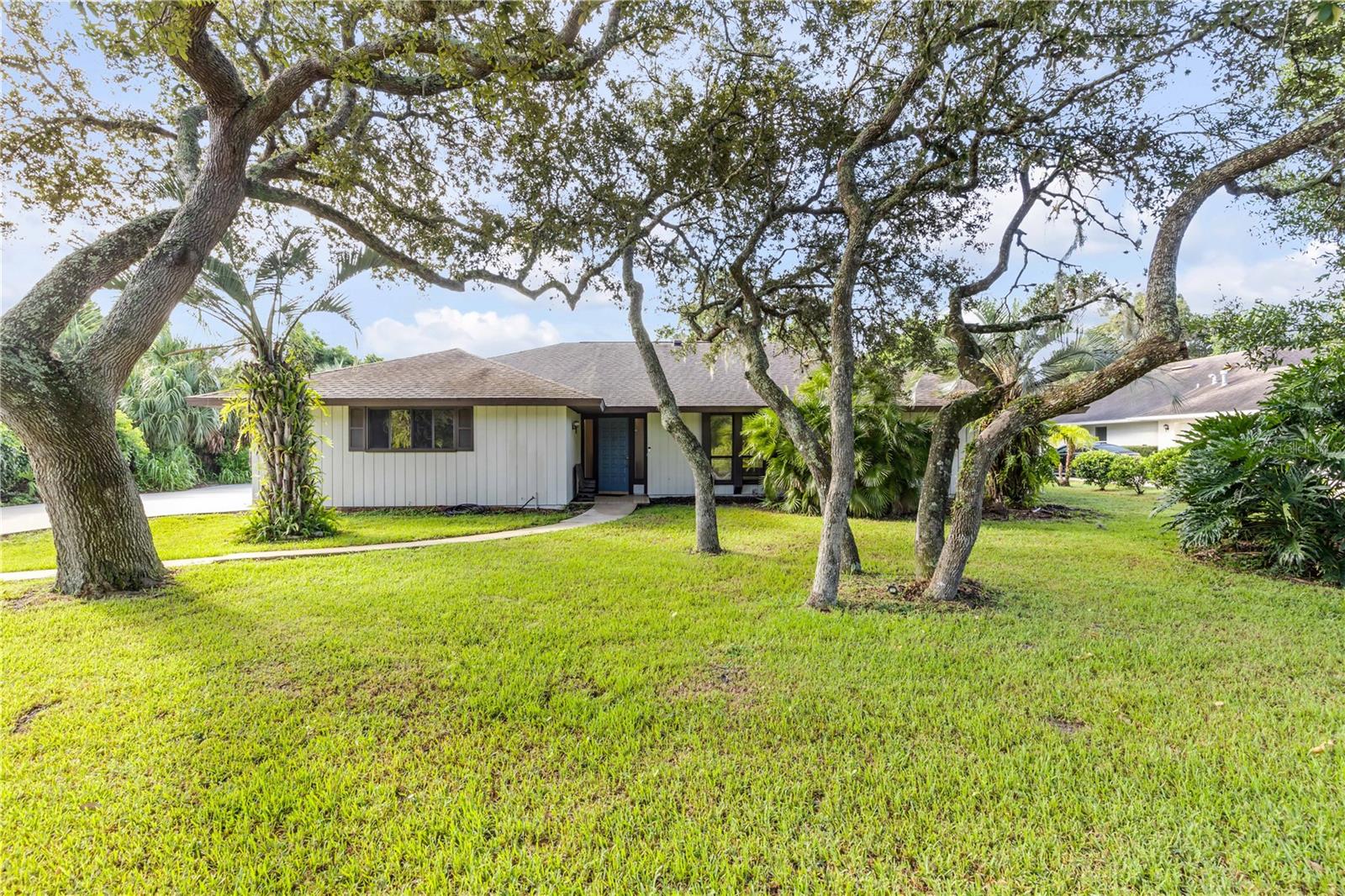 530 Club House Boulevard — photo