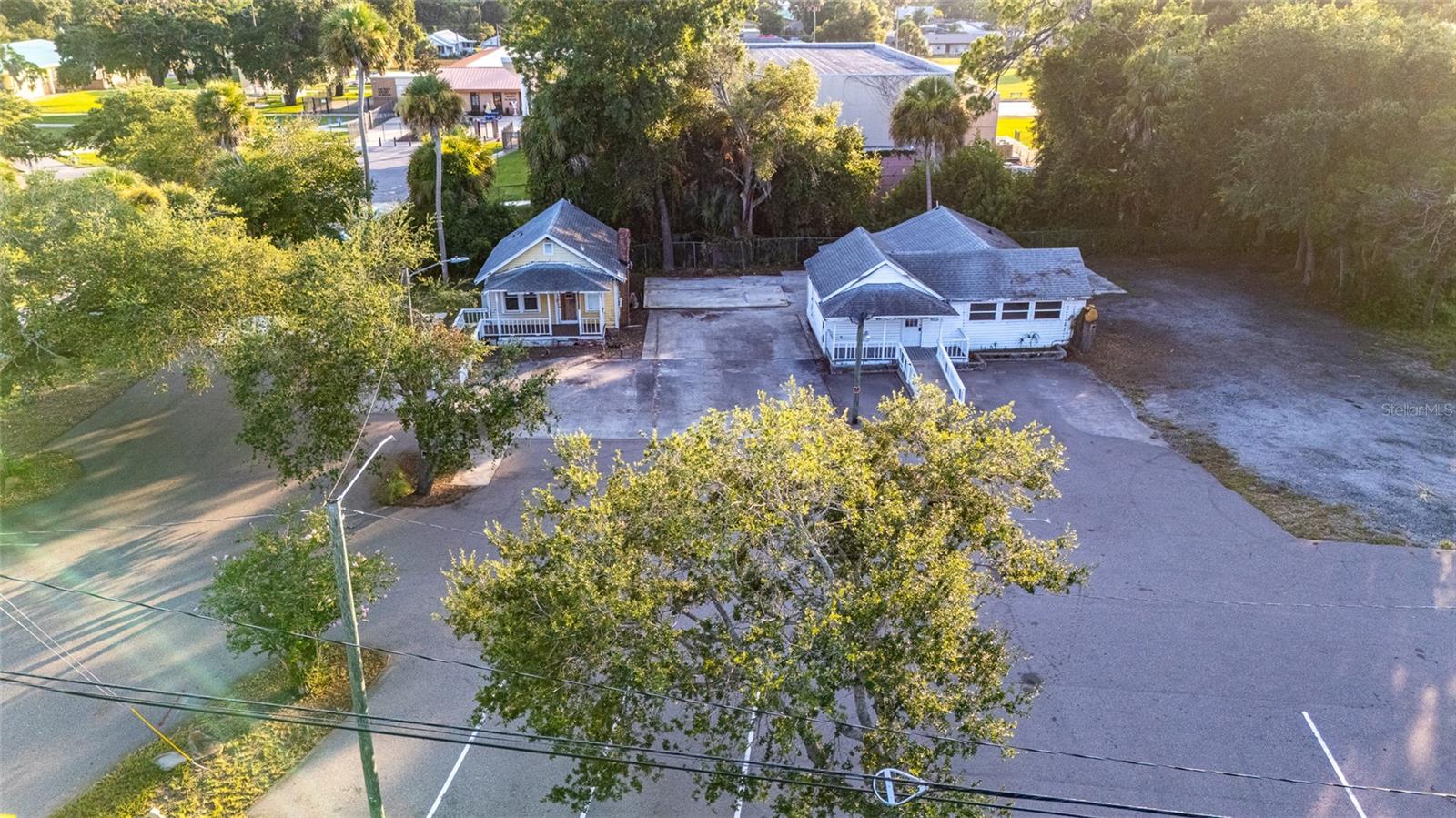 1042 N Dixie Freeway — photo