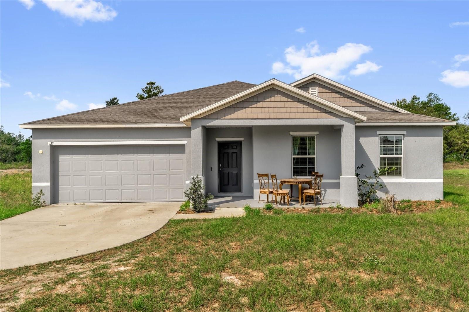 123 Zinnia Lane W — photo
