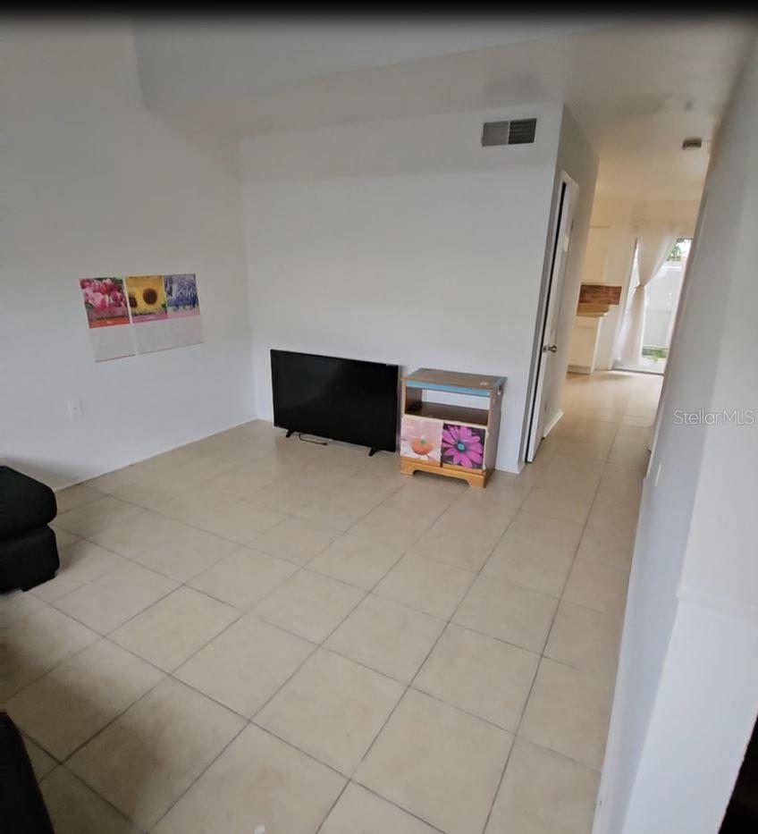 Home in ORLANDO, FL 32839 — photo 2