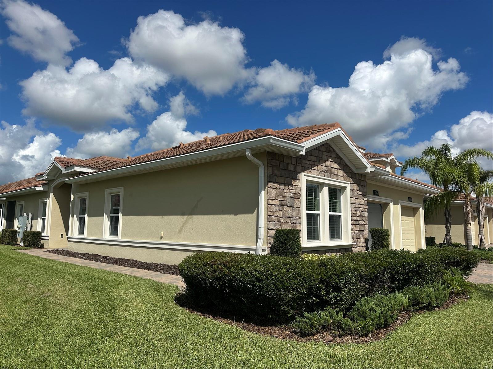 1068 Quaker Ridge Lane — photo