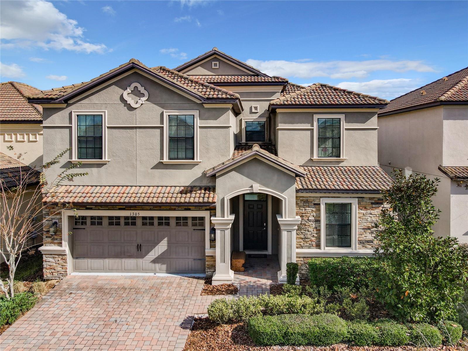1305 Divot Way — photo