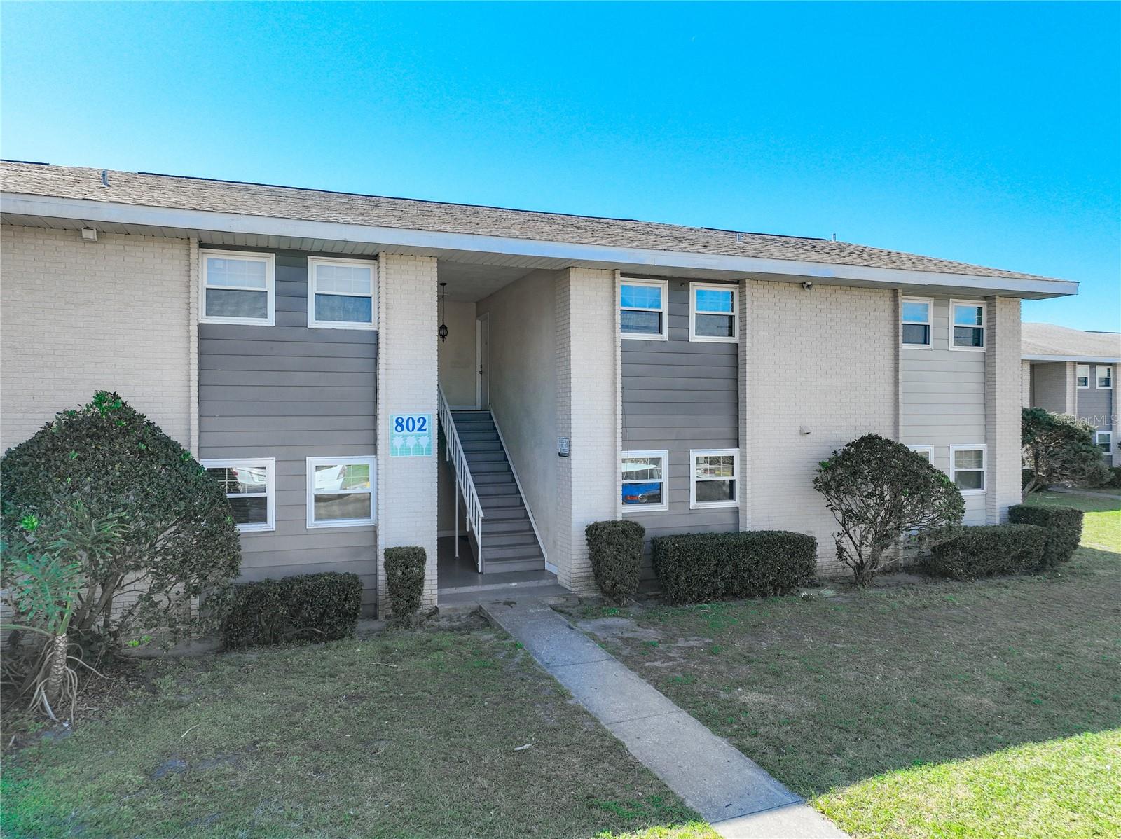802 Sky Lake Circle C — photo