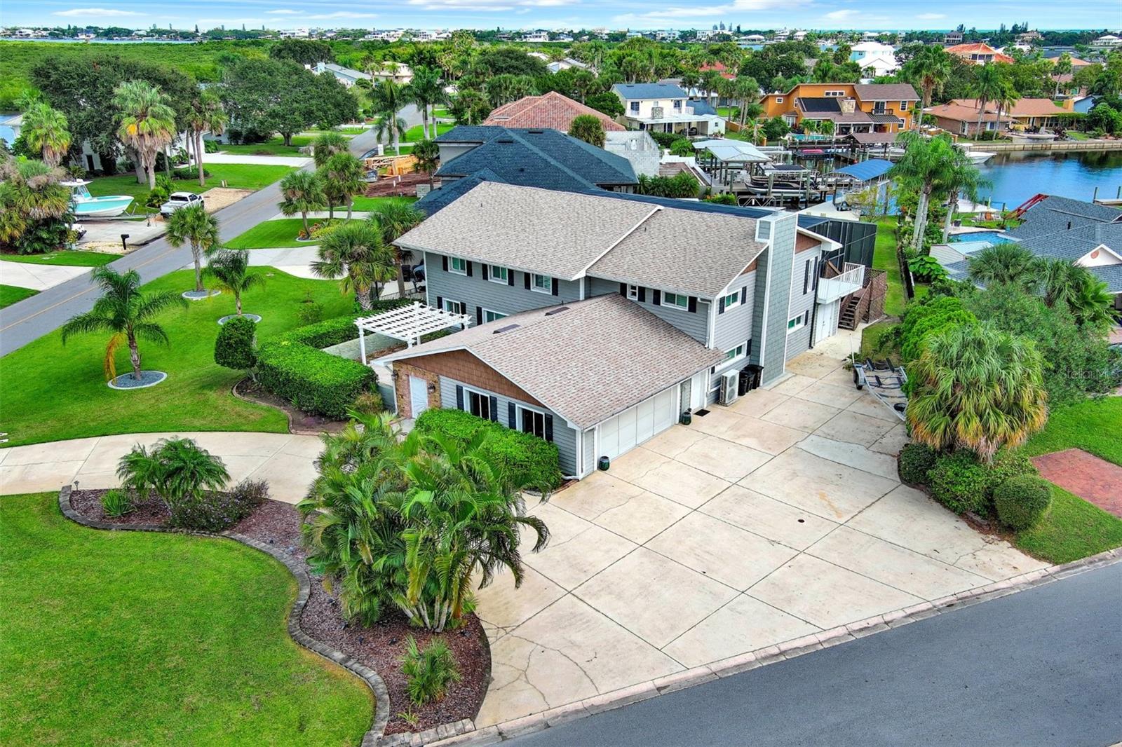 301 Quay Assisi — photo
