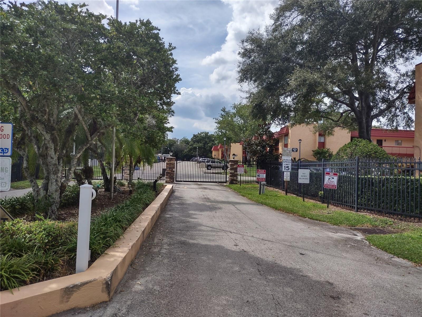 Home in ORLANDO, FL 32818 — photo 2