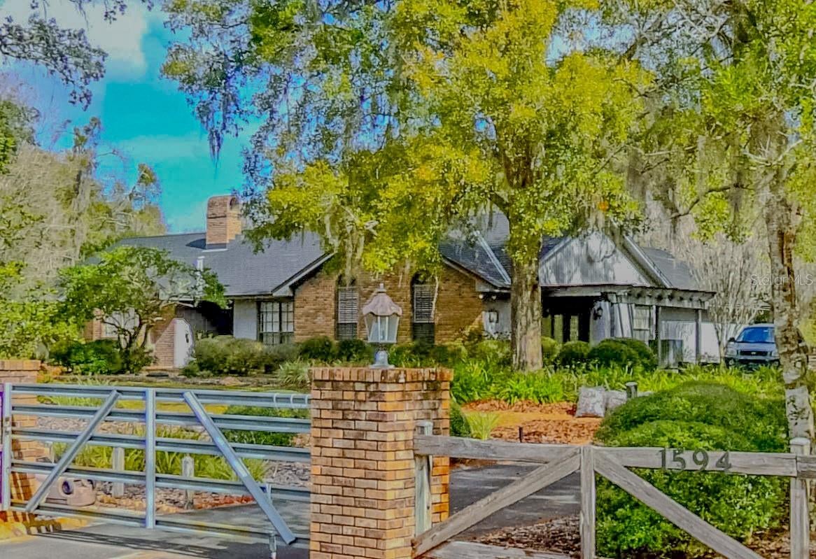 1594 Van Hercke Lane — photo