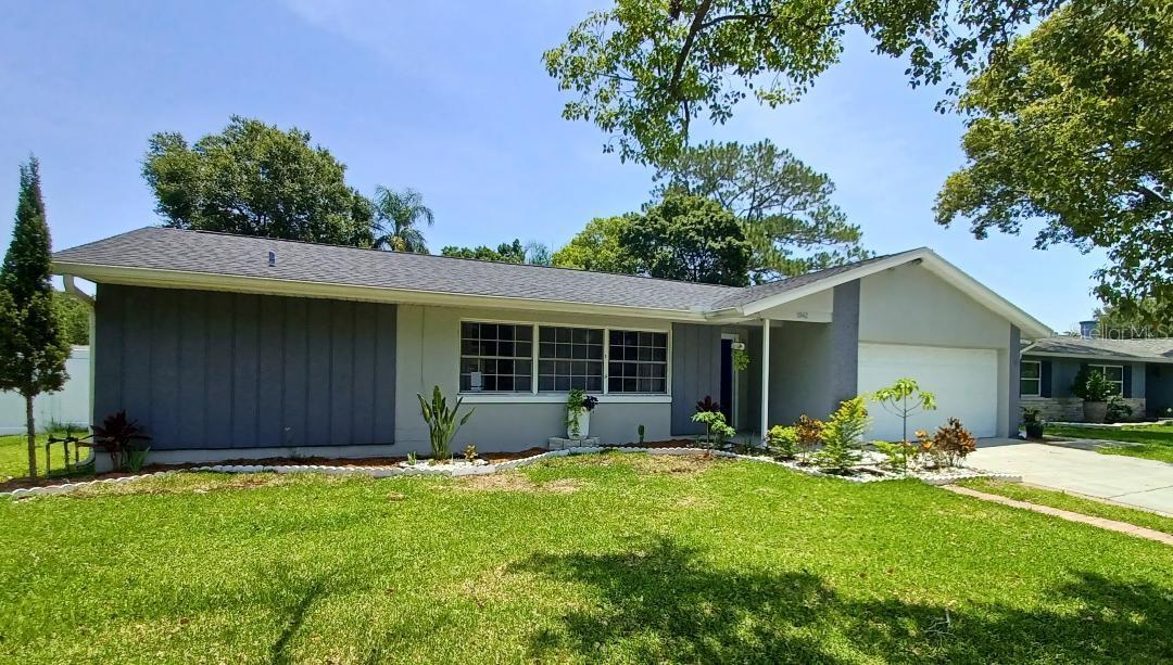 1942 Conifer Court — photo