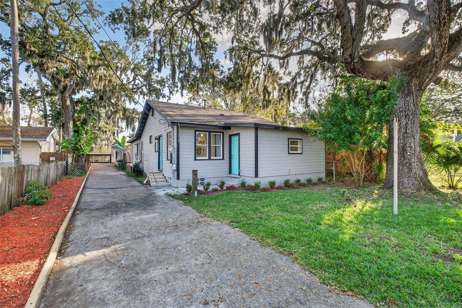 115 Palm Place — photo