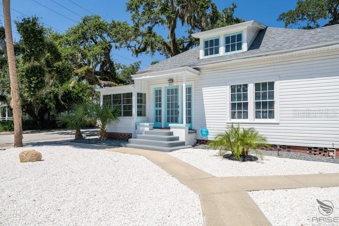 301 Live Oak Street — photo