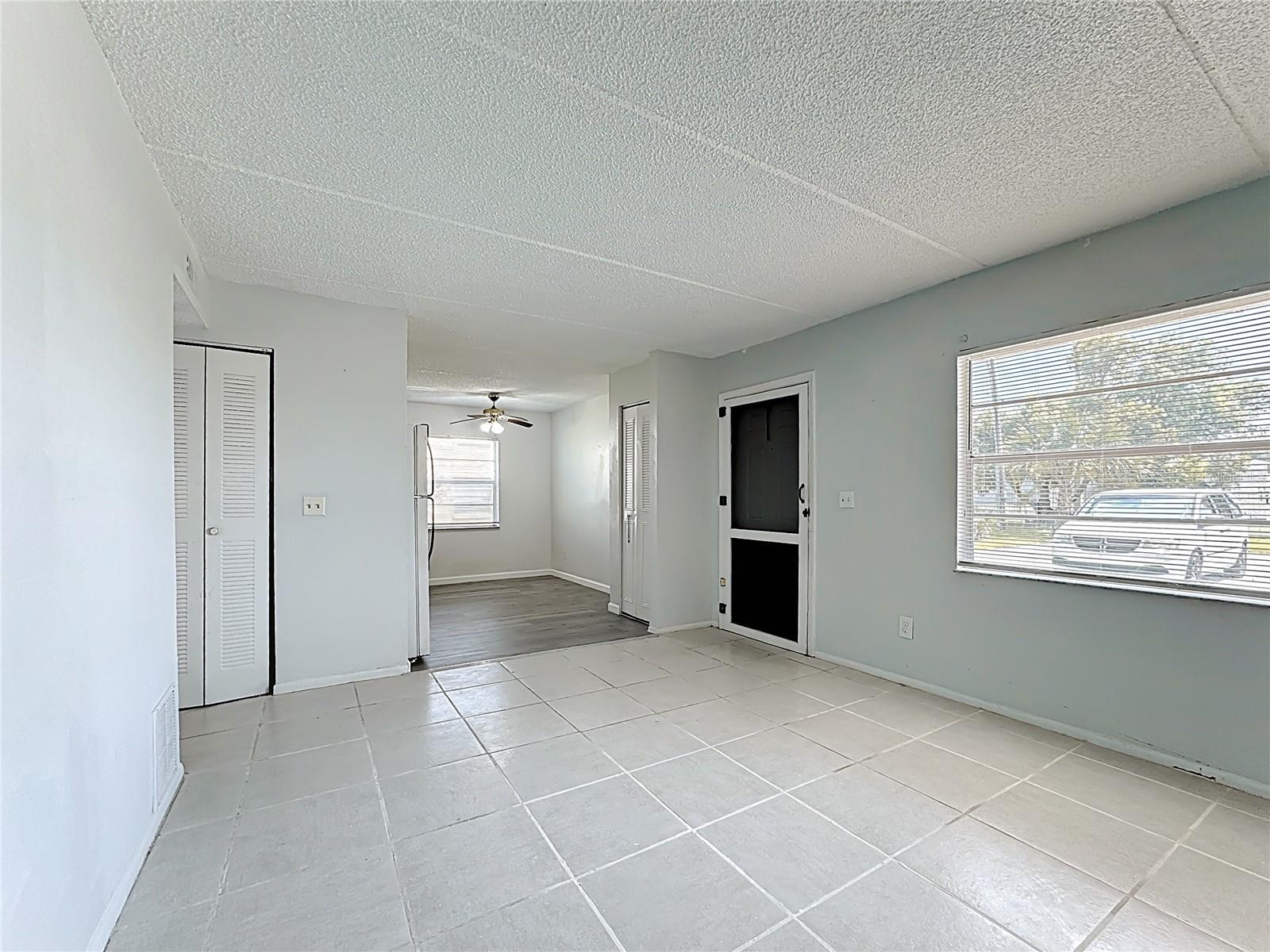694 Michigan Court 4 — photo