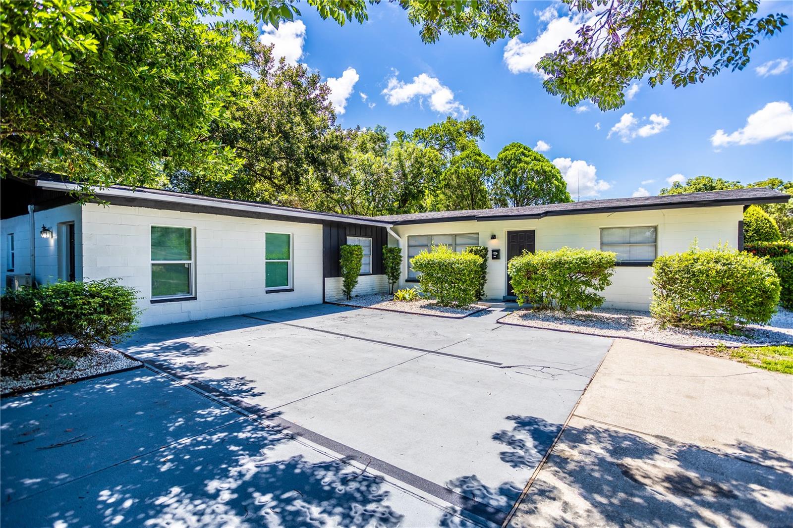 1213 Corbett Lane — photo