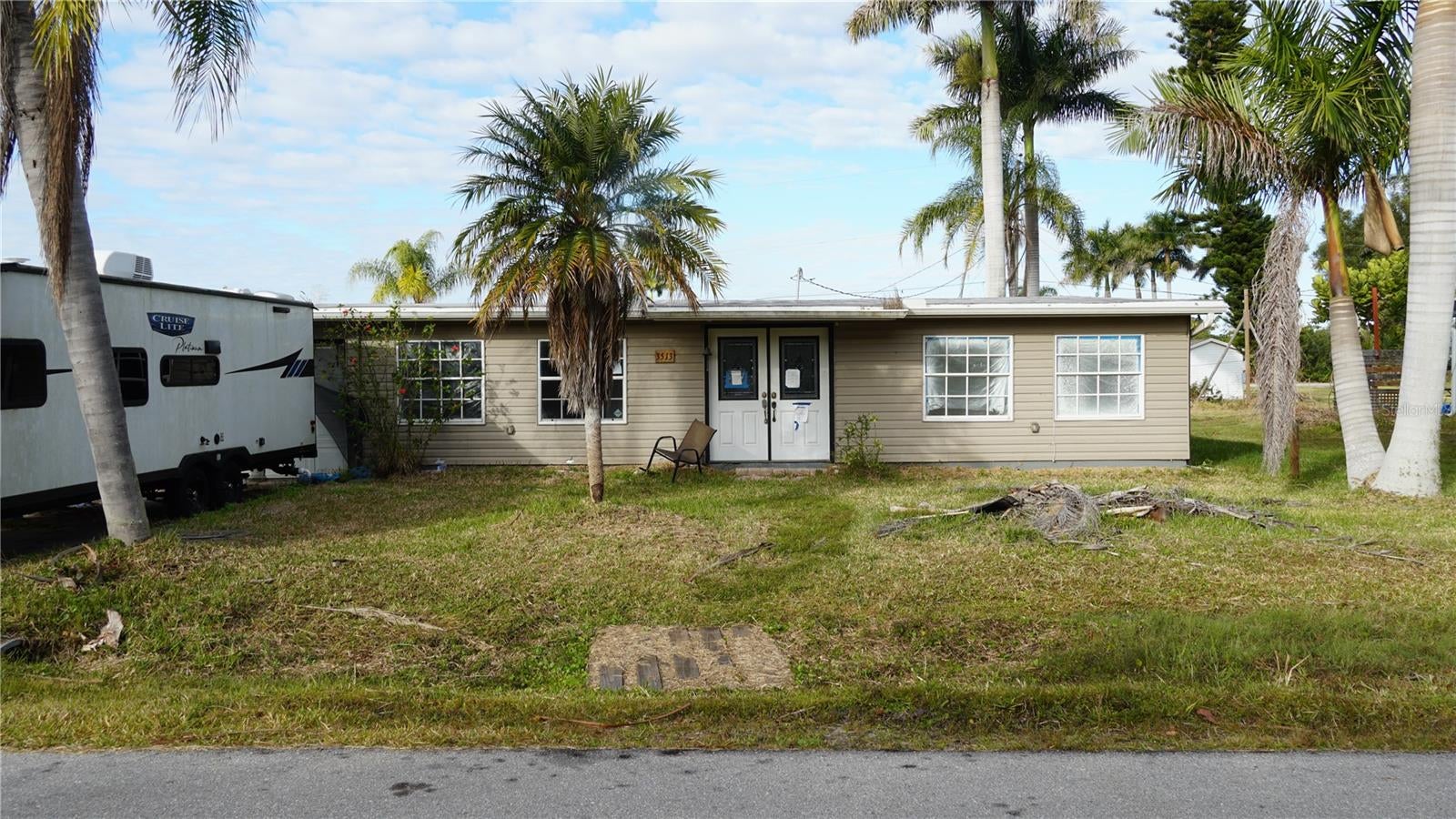 3513 Areca Street — photo