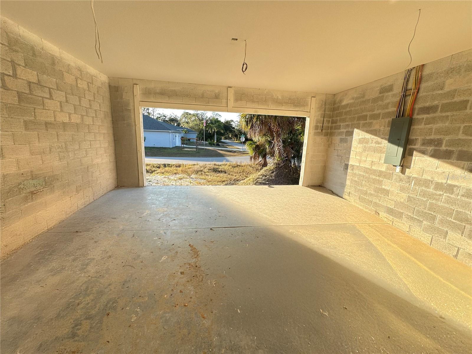 Home in PORT CHARLOTTE, FL 33954 — photo 2