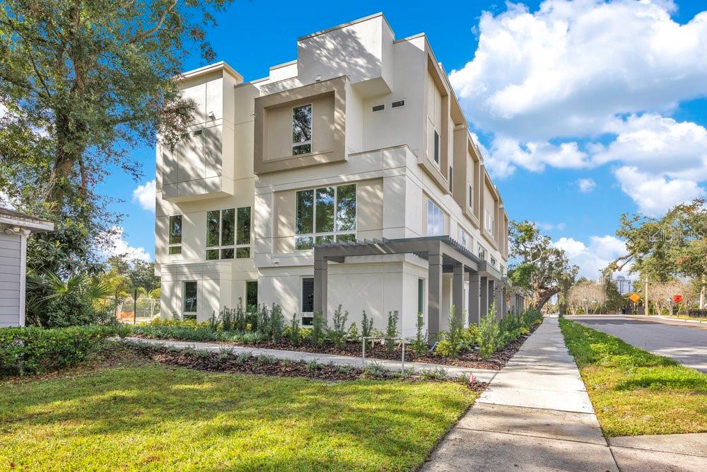 1010 E Robinson Street — photo