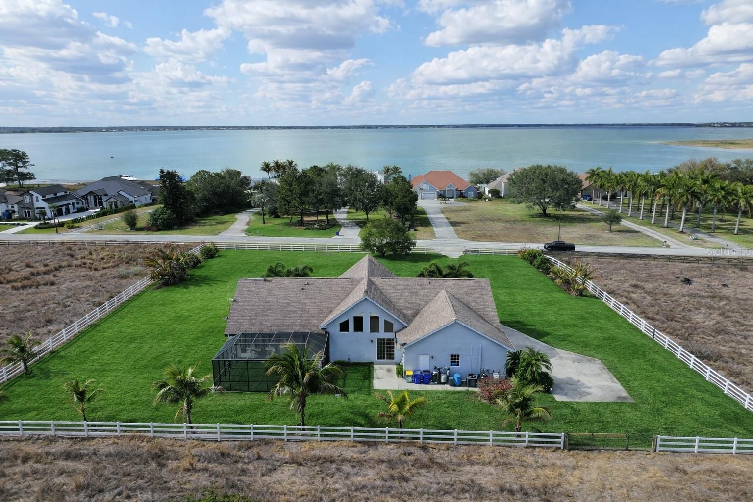 186 S Bear Pointe Drive — photo