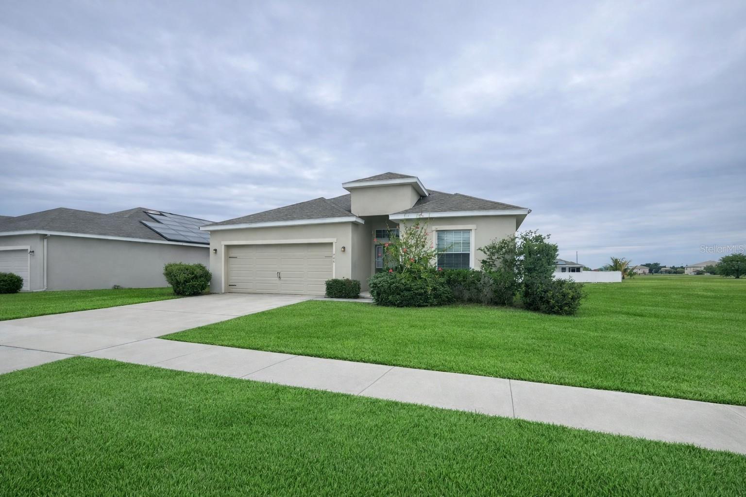 446 Glenkirk Way — photo