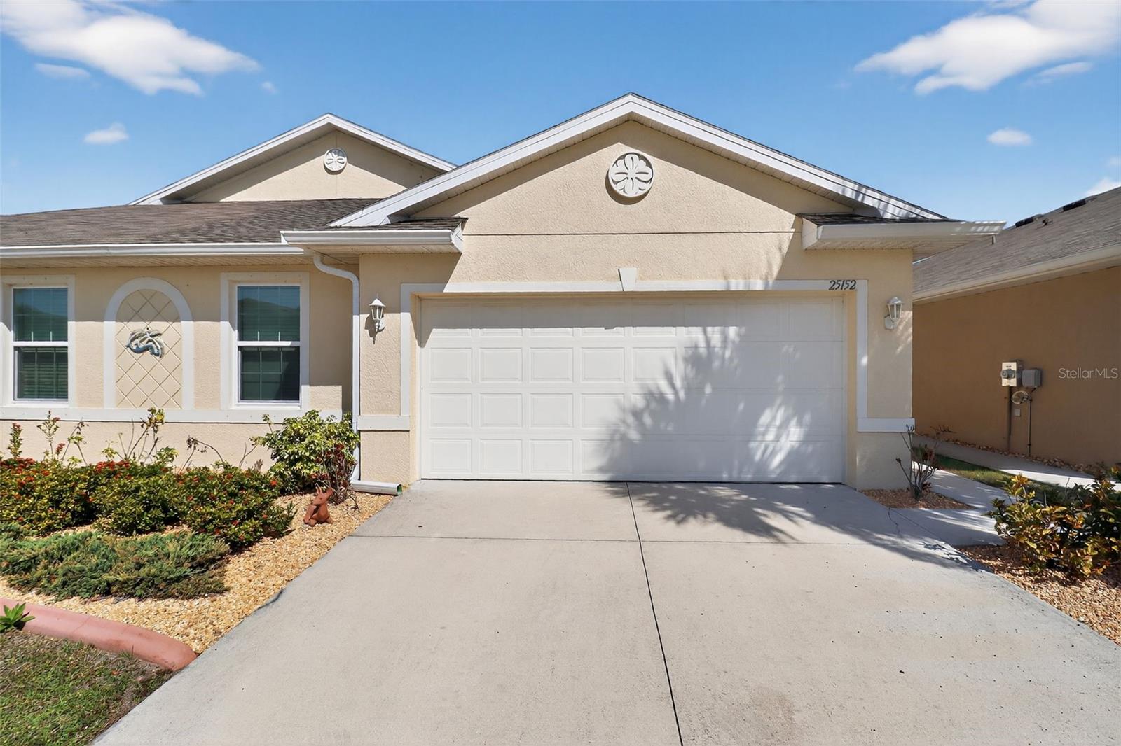 25152 E Lenox Circle — photo