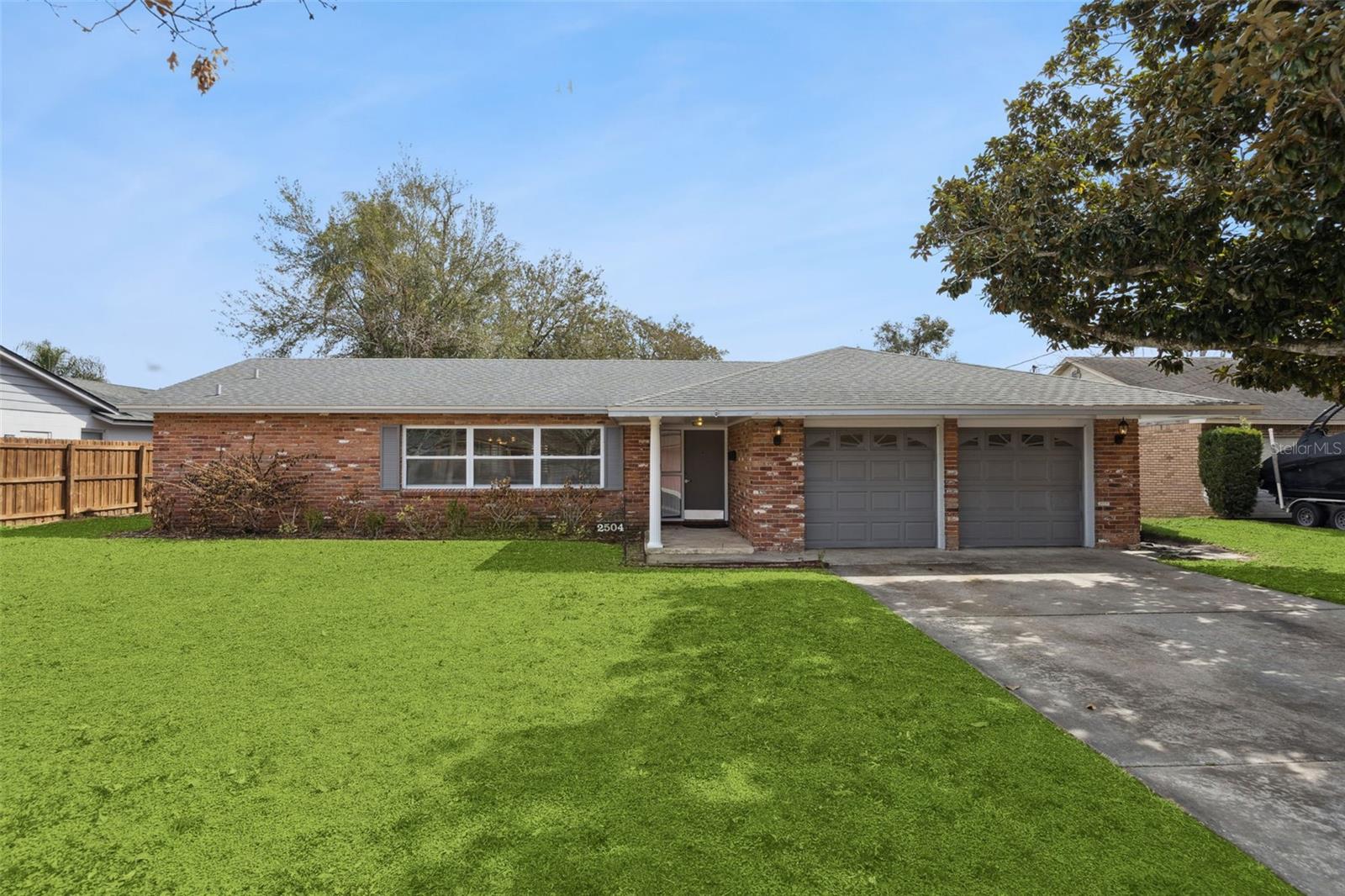 2504 Lauderdale Court — photo
