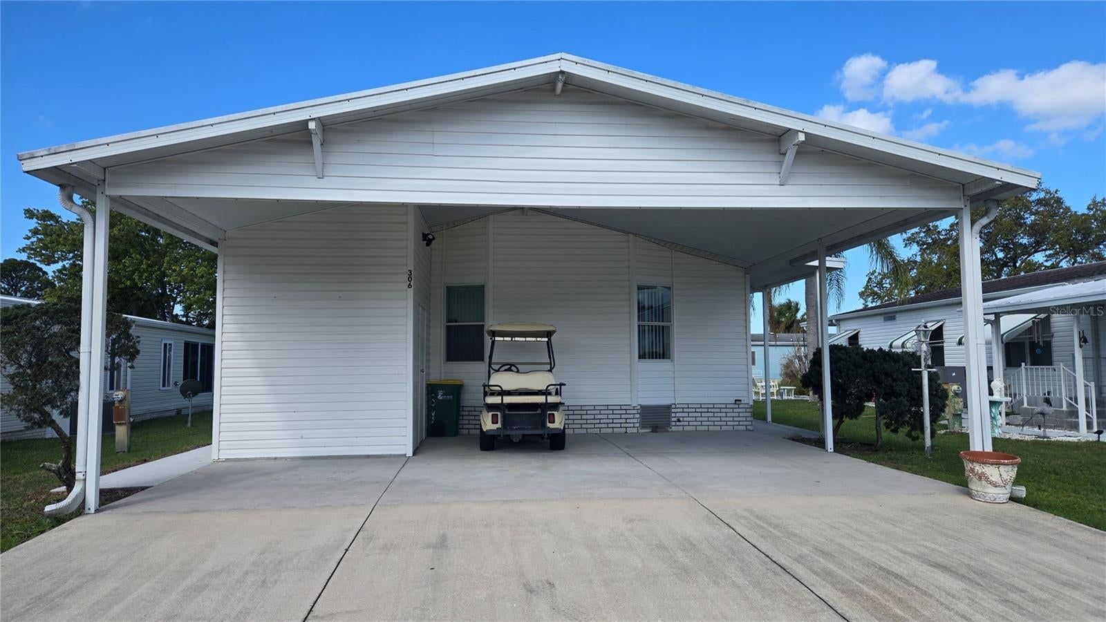 306 Buttonwood Court — photo