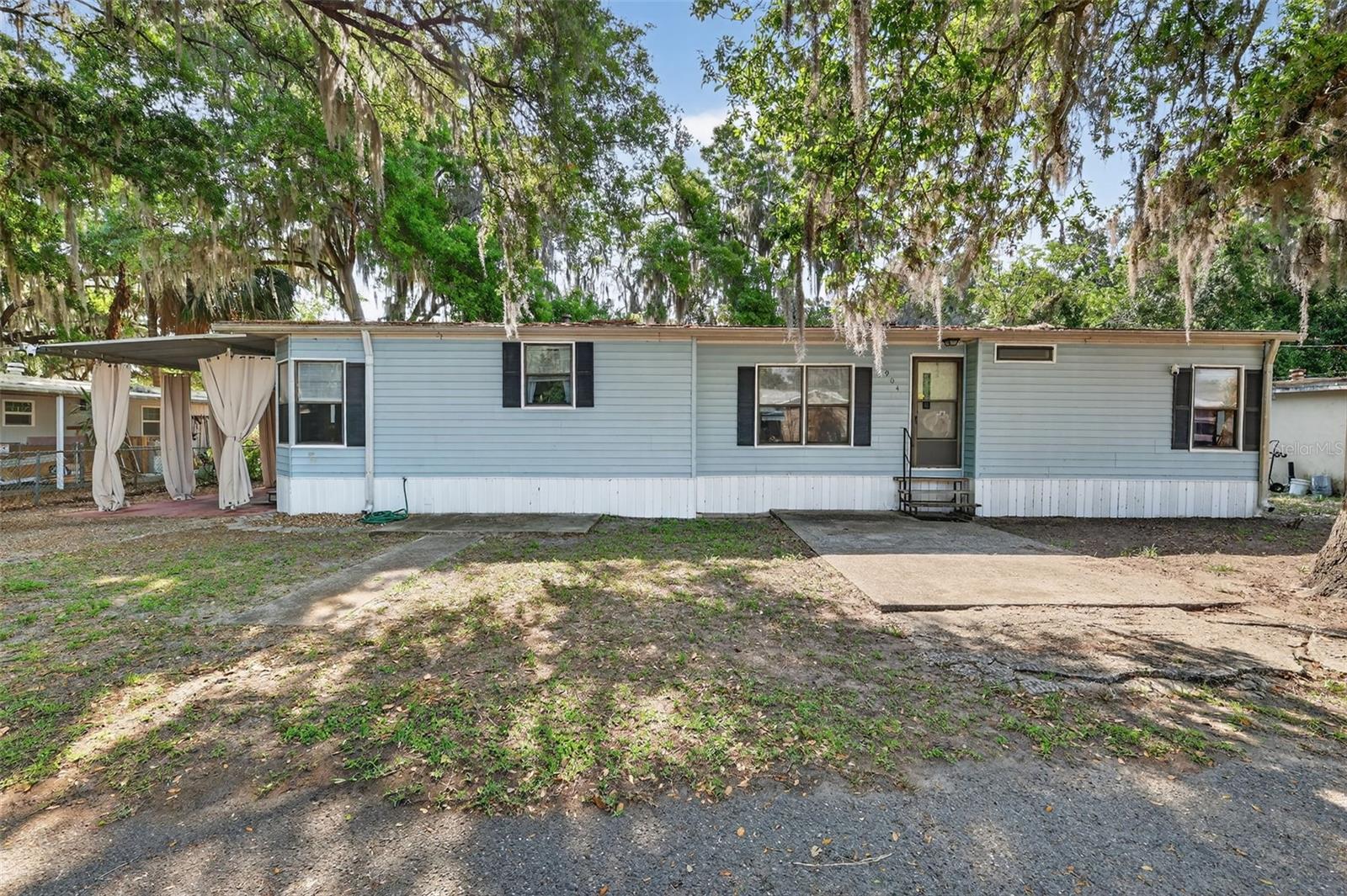 904 Maplewood Street — photo